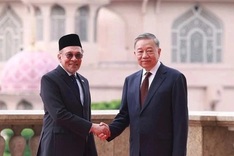 Malaysian PM hosts welcome ceremony for Vietnamese Party chief