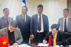 Venezuela, Vietnam sign educational cooperation agreement for new period