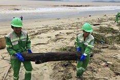 Nha Trang beach strewn with rubbish following heavy rain