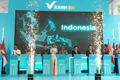 Vietnamese company launches electric taxi service in Indonesia