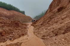 Binh Dinh suffers from big losses due to flooding, landslides