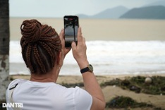 Man drowns taking photos in rough Nha Trang seas