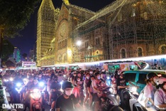 Crowds embrace Christmas cheer