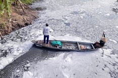 Foul wastewater pollutes Danang river