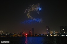 Huge drone show lights up Hanoi