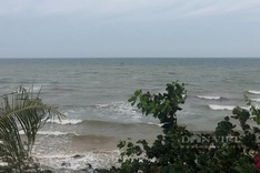 Fishing boat sinks in Binh Thuan, four crew members remain missing