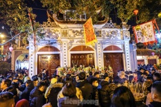 Thousands flock to Hanoi temple on first day of Lunar New Year