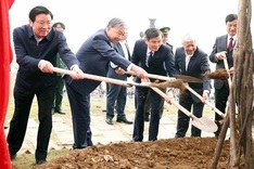 Party chief attends launch of spring tree planting festival in Ninh Binh