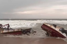 Foreign fishing boat breaks apart on Phu Yen beach