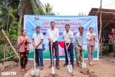 Dantri builds new houses for two disadvantaged families in Soc Trang