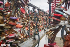 Love lock bridge on Danang river