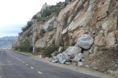 Ninh Thuan’s coastal scenic route faces high landslide risks