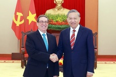 Party chief hosts Cuban top diplomat in Hanoi