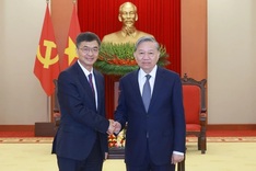 Vietnamese Party chief welcomes Party Secretary of China's Guangxi