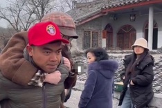 Vietnamese tourist helps struggling local in China