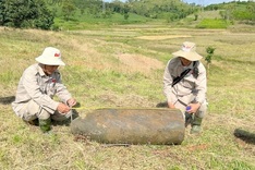 Two bomb clearance projects resume operations in Quang Tri