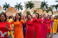 Saigon Zoo offers ticket discounts for visitors in Ao Dai