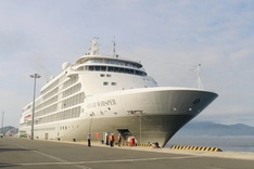 Cruise ship Silver Whisper brings 350 foreign tourists to Khanh Hoa