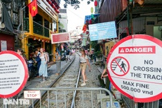 Hanoi bans train street tours