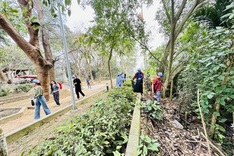 Travel companies join locals to clean up Duong Lam Village