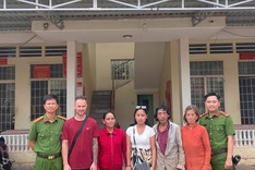 French woman reunited with Vietnamese mother after 27 years