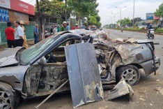 Car kills one, injures two in Gia Lai pavement collision