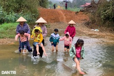 Thousands of residents in poor Yen Bai village dream of a bridge