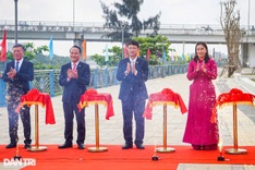 Danang opens riverside pavement with dedicated bike lane