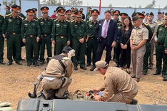 US hands over landmine clearance training facility to Vietnam