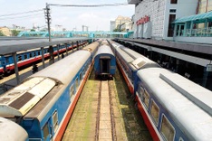 PM urges December start to Lao Cai-Hanoi-Haiphong railway project