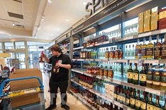 Vietnamese businesses catch market trends in Canada