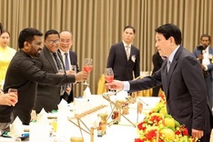 State leader hosts banquet for visiting Sri Lankan President