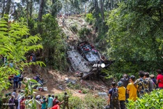 Bus carrying pilgrims crashes killing 15 in Sri Lanka