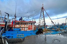 Three die of suspected suffocation on Ben Tre fishing boat