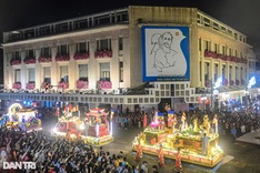 Thousands join procession of Buddha’s relics in Hanoi