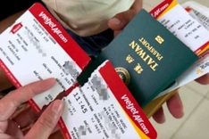 Immigration officer suspended after tearing passenger's boarding pass