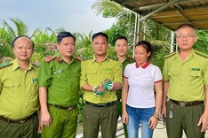 Rare pygmy loris discovered in Ha Tinh garden returned to wild