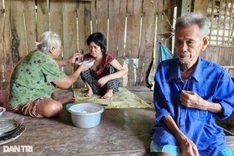 Elderly Long An couple seeks help to care for mentally ill daughter