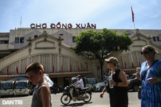 Hundreds of stalls at Hanoi's Dong Xuan Market closed for lack of customers