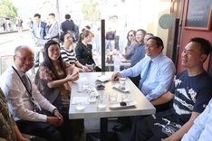 PM Pham Minh Chinh visits family of Vietnamese national in France
