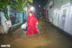 Heavy rainfall floods residential areas in Danang