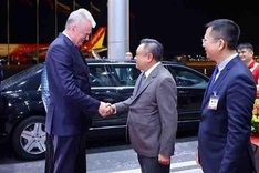 Lithuanian President begins official visit to Vietnam
