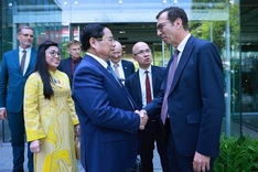 PM urges France to share expertise in railway development