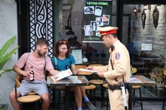 Tourist narrowly avoids being hit by train at Hanoi's train street café