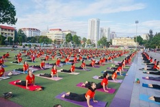 Over 1,000 yoga practitioners celebrate International Yoga Day 2025