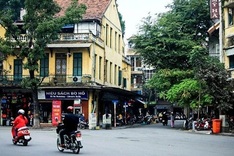 Foreign tourist overcharged by taxi in Hanoi