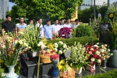 Thousands pay tribute to late Party General Secretary on death anniversary