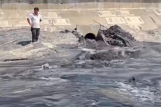 Black wastewater spills onto Gia Lai beach