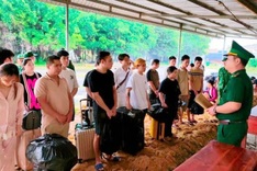 Tay Ninh receives 45 Vietnamese citizens deported from Cambodia