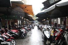 Hanoi’s largest used motorbike market suffers record slump after fuel ban